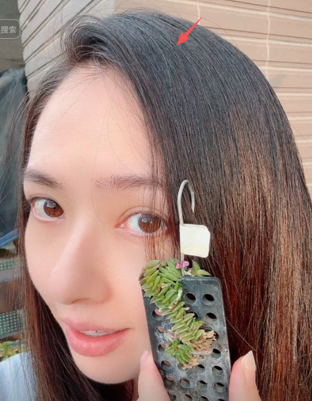 31岁章泽天国外发打网球素颜照,网友评价:年轻,漂亮,还有脑子