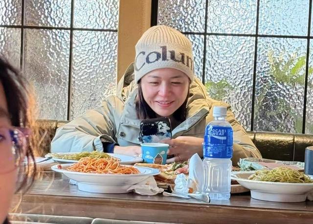 面相全变了!看看41岁陈妍希和37岁高叶,就知道差异在哪儿了!