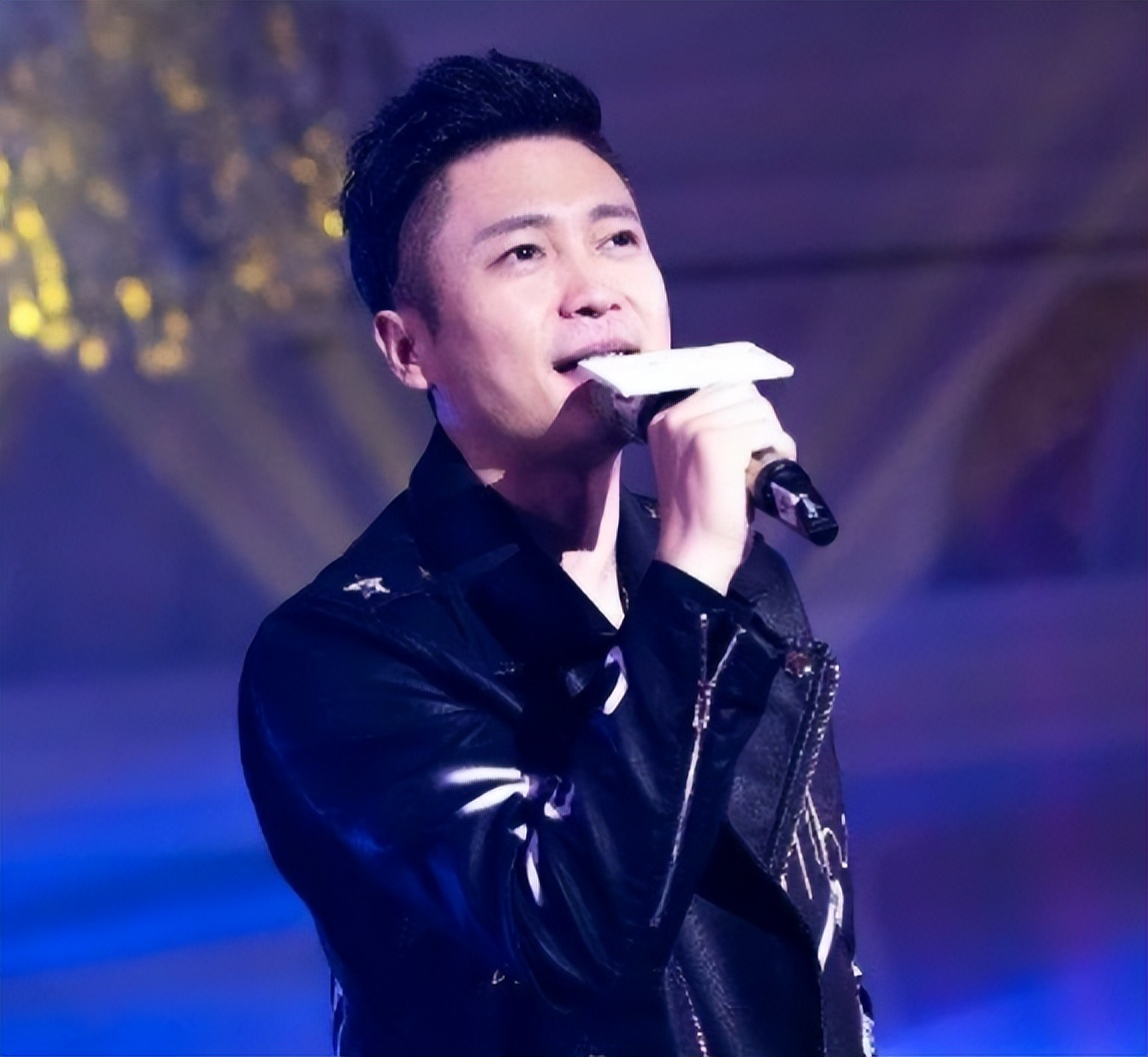 又一劣迹艺人捞金失败！评论翻车、演出遭抵制，官媒锐评戳他心窝