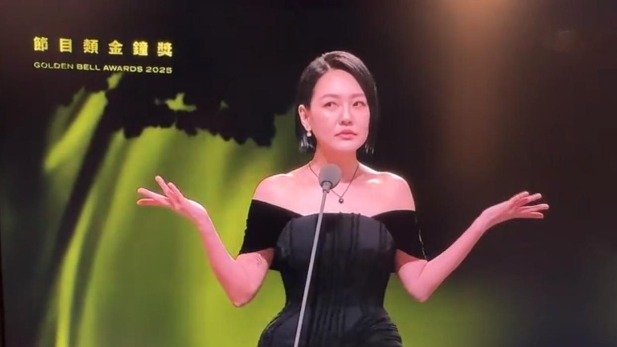 小S蔡康永金钟奖合体，谈及大S当场落泪，蔡康永仍不改以往毒舌