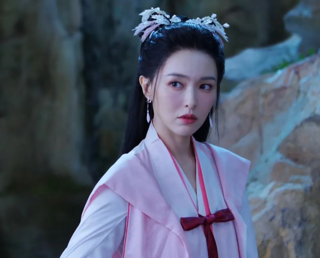 《念无双》：年龄不符就别尬演古偶，唐嫣这造型是认真的吗？