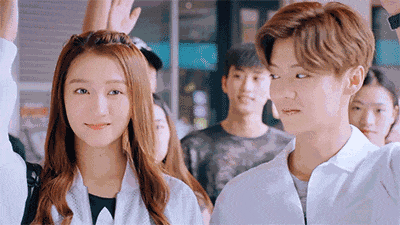 分手传闻三个月，关晓彤形象大变让人认不出，网友: 这还是她?