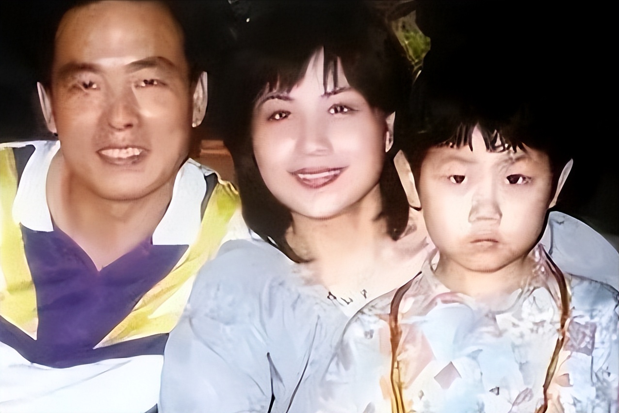 64岁蔡振华老婆，是我们熟悉的艺术家，如今演员儿子成两人的骄傲