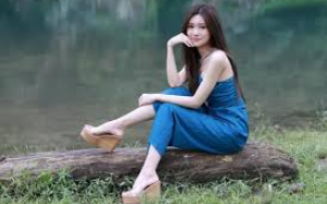 我被分配到偏远地区，顶头上司处处给我下马威，让我扫厕所；昔日同僚冷眼旁观。殊不知我早已拍下罪证