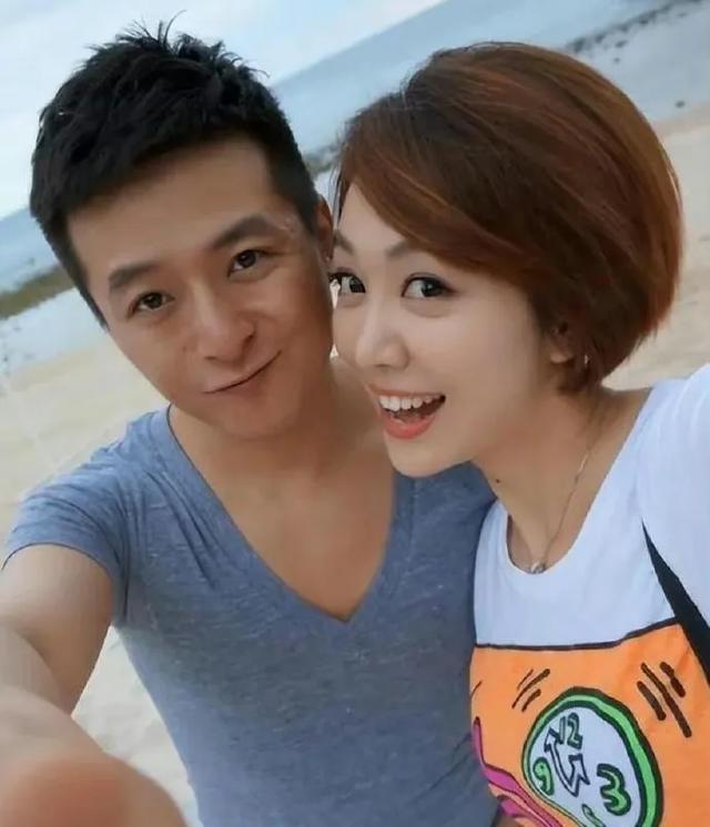 39岁姜妍和老公逛超市被偶遇,夫妻同框好恩爱,系宋丹丹牵的线