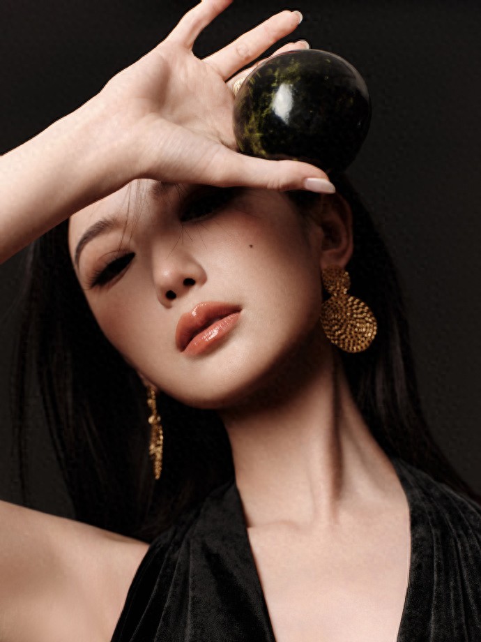 毛晓彤质感写真来袭