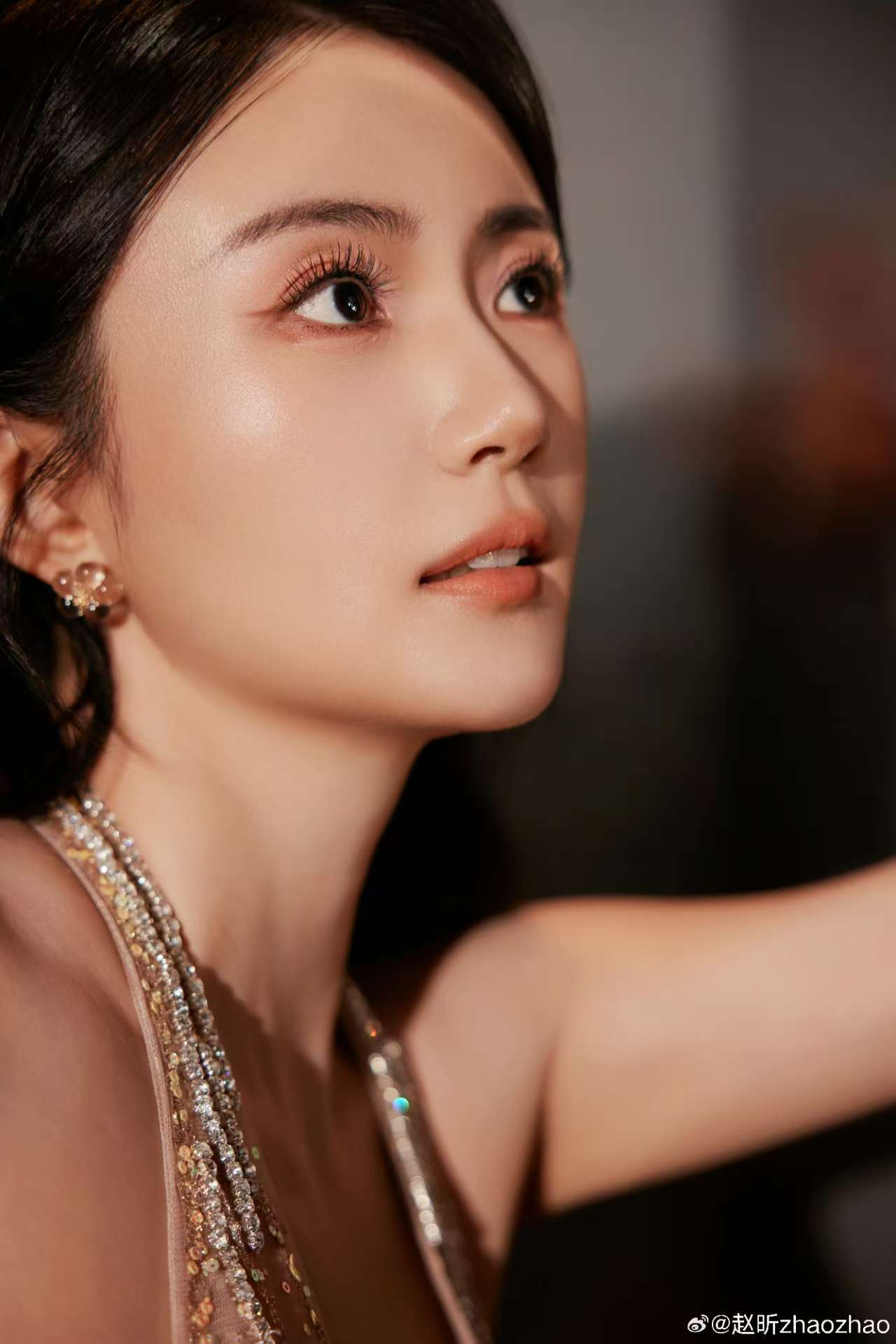 【粉纱羽裙,每一帧都是极致的优雅】——赵昕