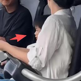 环球偶遇白百何一家！2婚老公个子矮皮肤黑，4岁儿子正脸曝光像爸