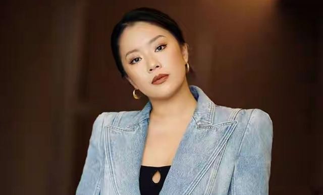 戏中土气丑陋，戏外却显优雅，33岁王菊展示了什么叫风格大变样！