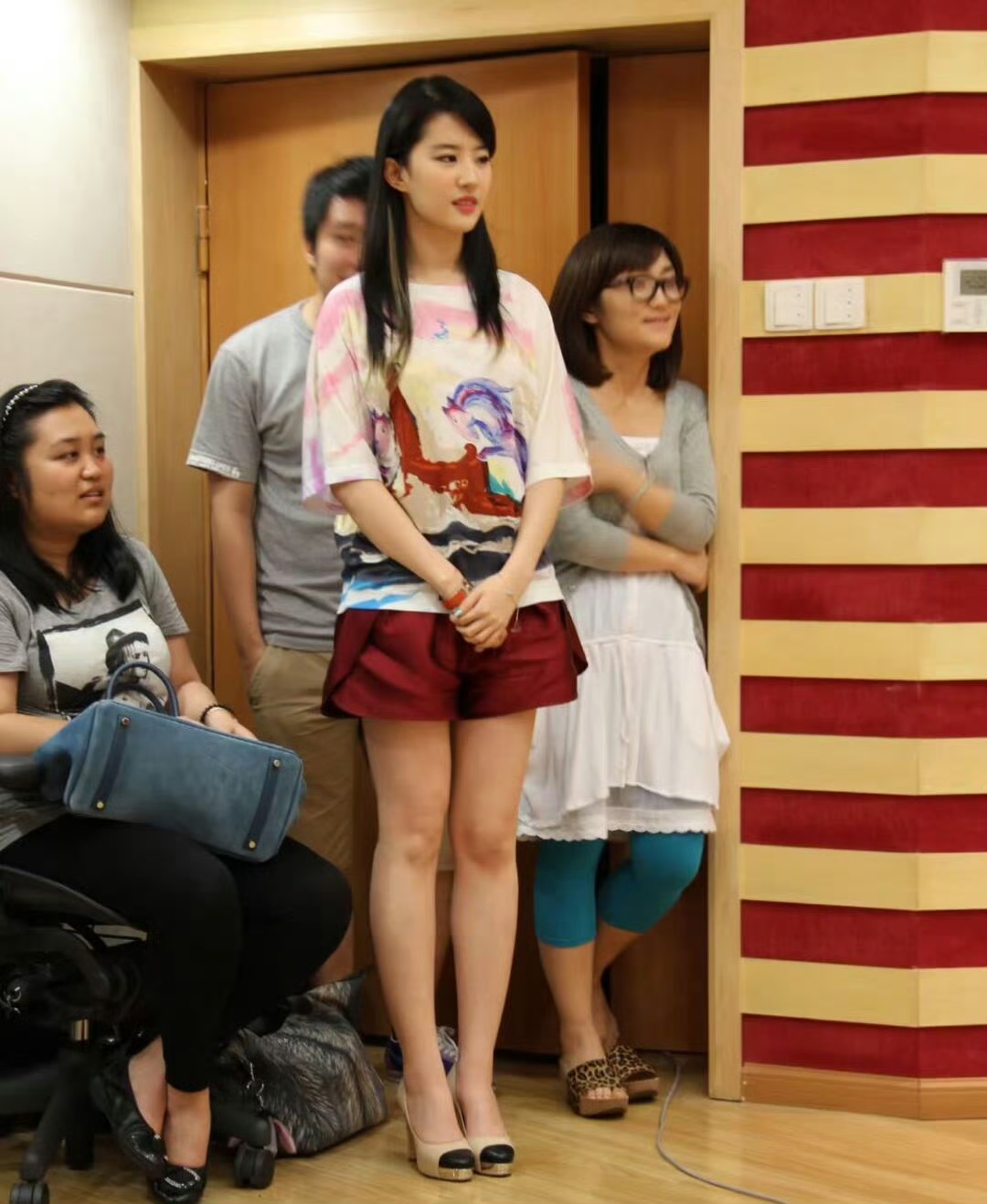 刘亦菲 挑染刘海的样子好美 ???