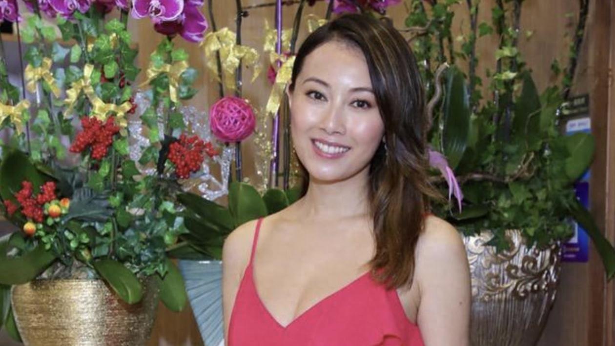 41岁港姐搬离英国回香港生活，开收费平台分享私人照，月入逾6万