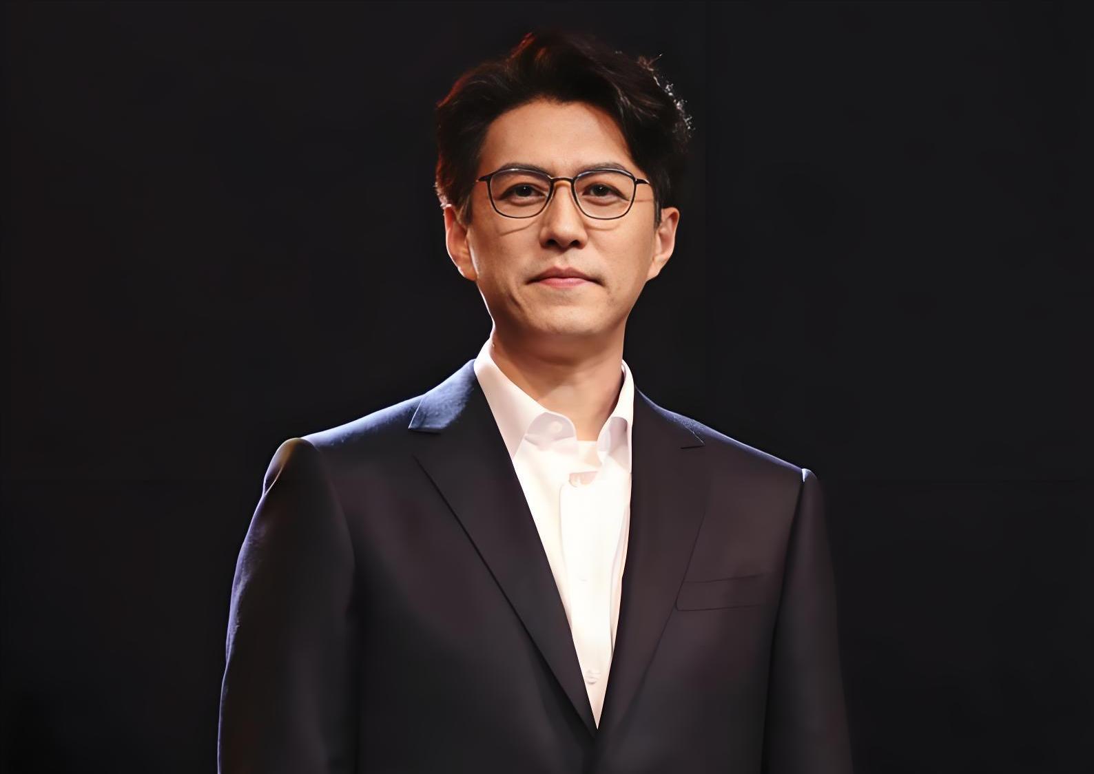 没想到,2026年刚开始,49岁靳东就以这种方式,再次让人刮目相看