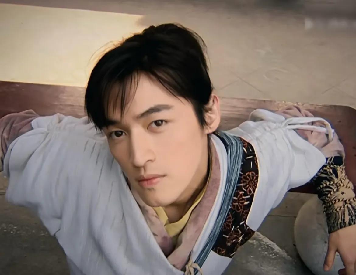 钱再多有什么用？42岁胡歌情绪崩溃直言：这两个女人是我一生的痛