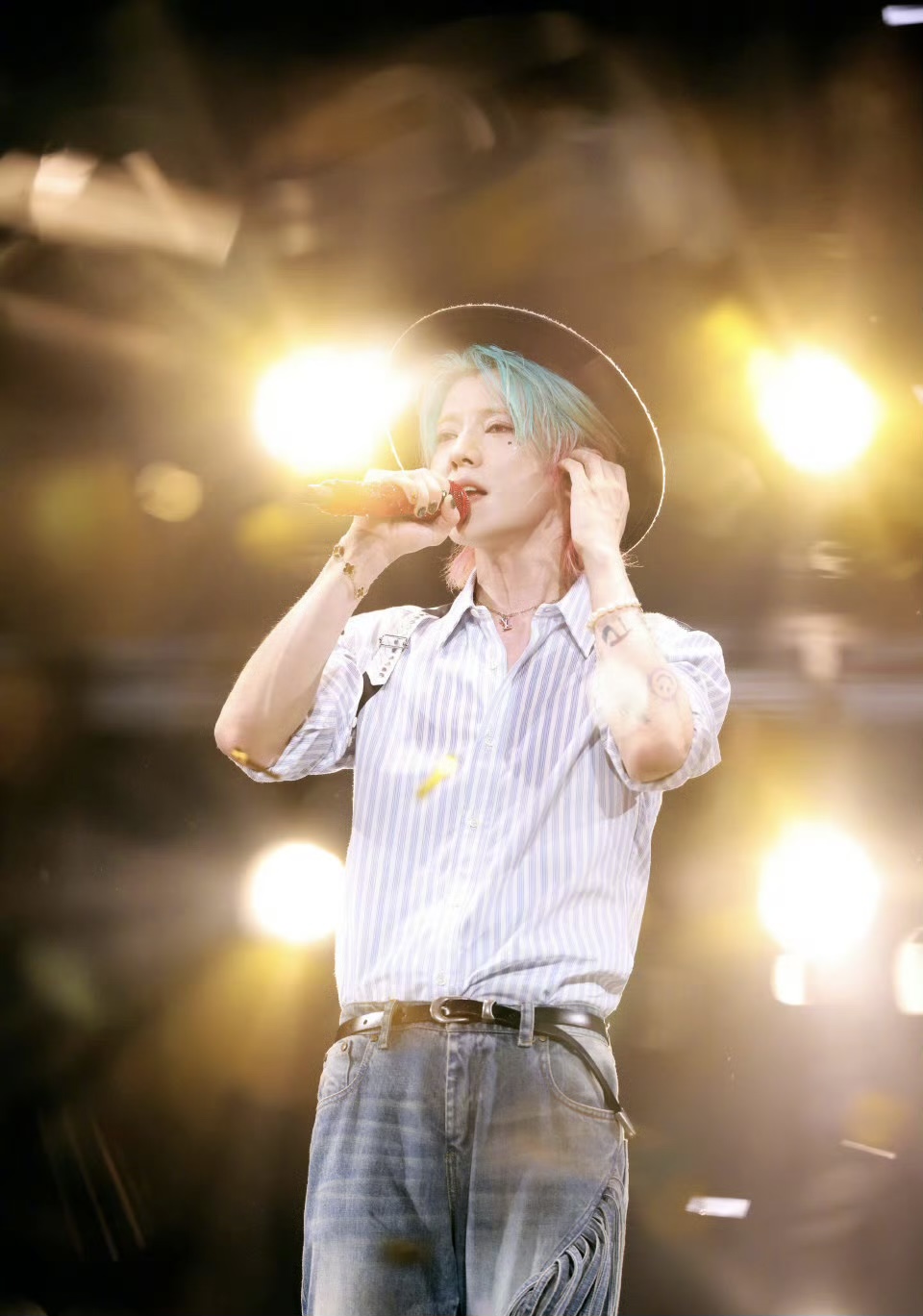 鹿晗扫腿舞引爆全场!这波操作太养眼啦!