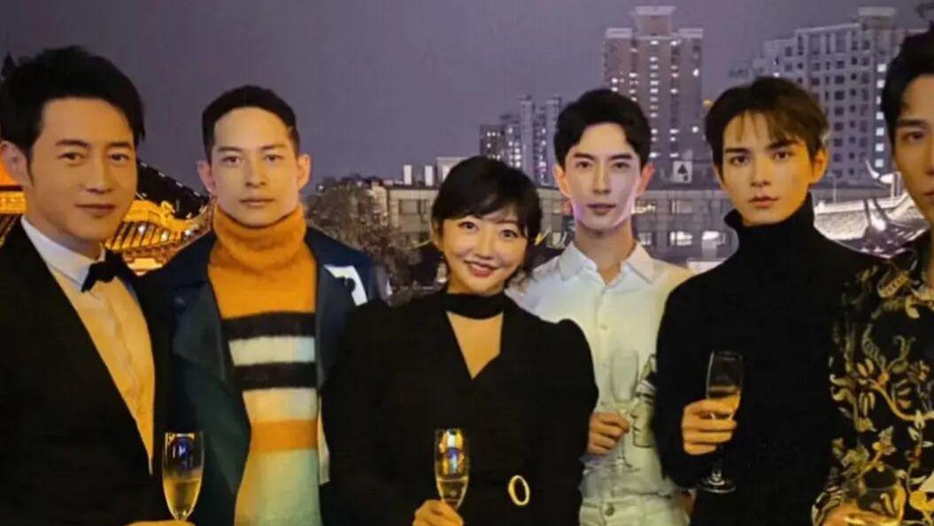 娱乐圈都不讨厌于朦胧！！！软饭丑男让女神龙买保险！