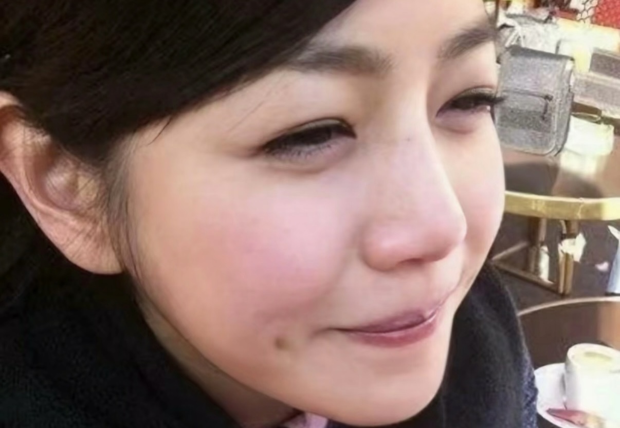 42岁陈妍希演甜剧被质疑,网友一句“香奈儿老了还是香奈儿”引爆共鸣