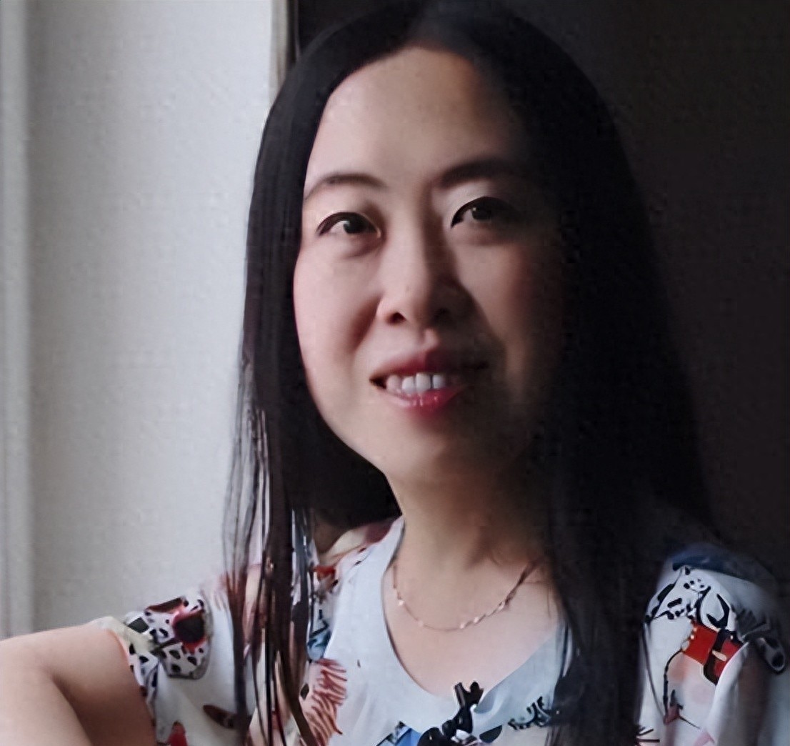 一个女孩为追星花光家产，父亲跳海自尽，偶像后来说了什么