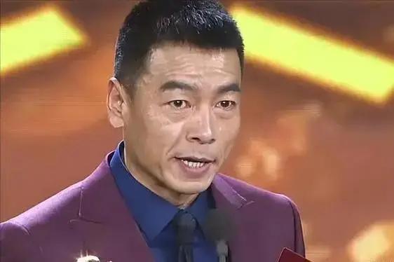 辞职刑警转行当演员，搭档唐国强李幼斌没火，如今靠32岁欧豪翻红