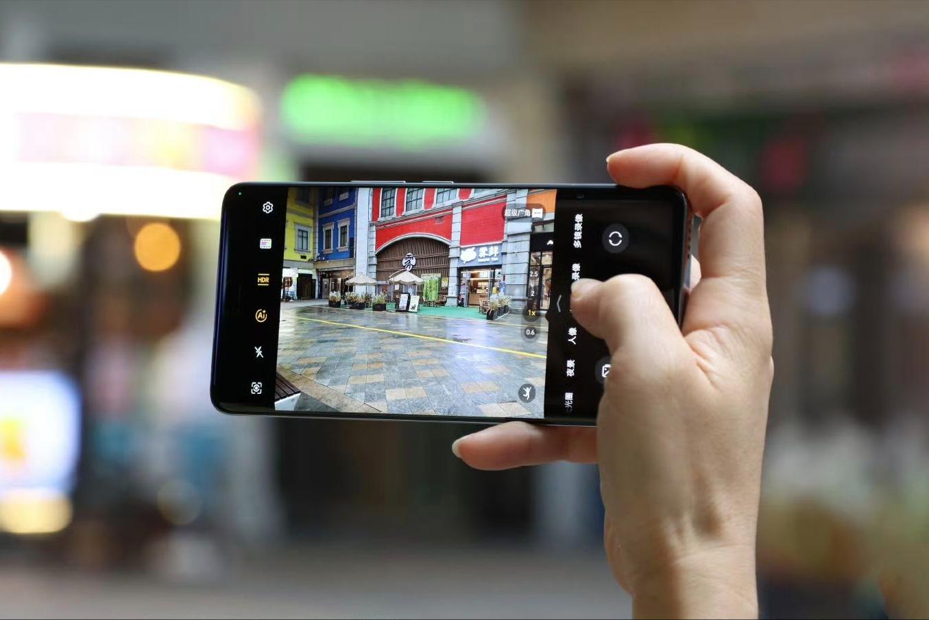 榮耀“降價王”誕生！從3499元跌至1880元，驍龍8sGen3+50倍變焦