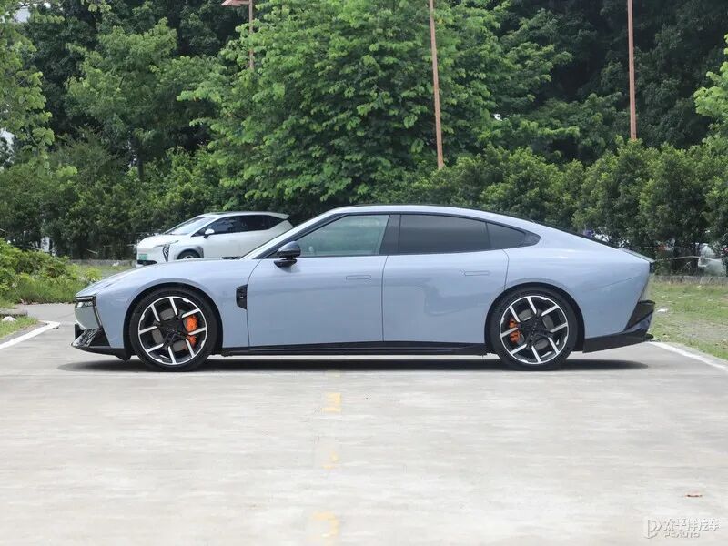 谁是 2025 车圈顶流？年度十佳轿车榜单重磅揭晓！