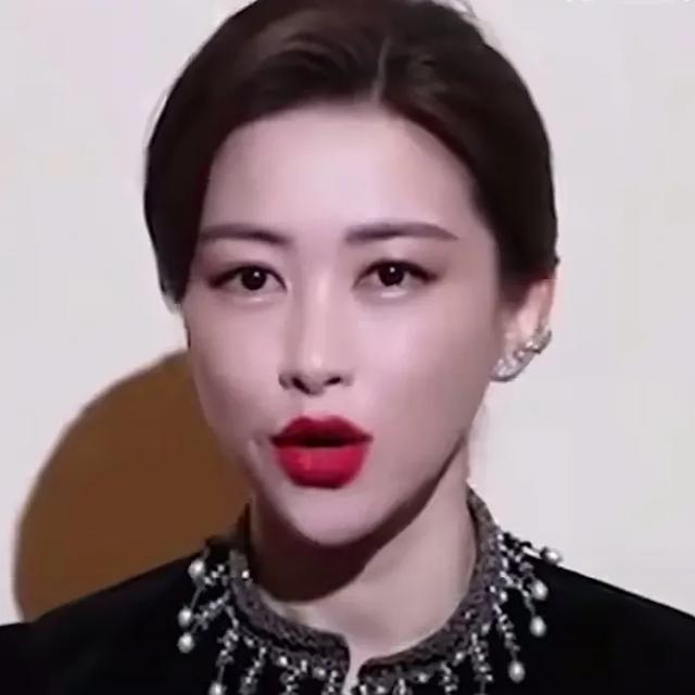 朱珠41岁生日晒全家福:时光沉淀下的幸福模样