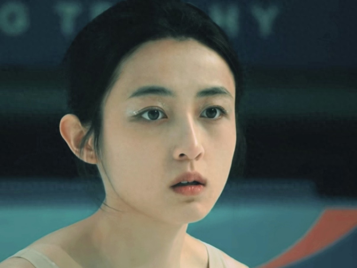 张子枫肩颈藏迷你笑脸纹身!不足指甲盖大,可爱背后藏深意?