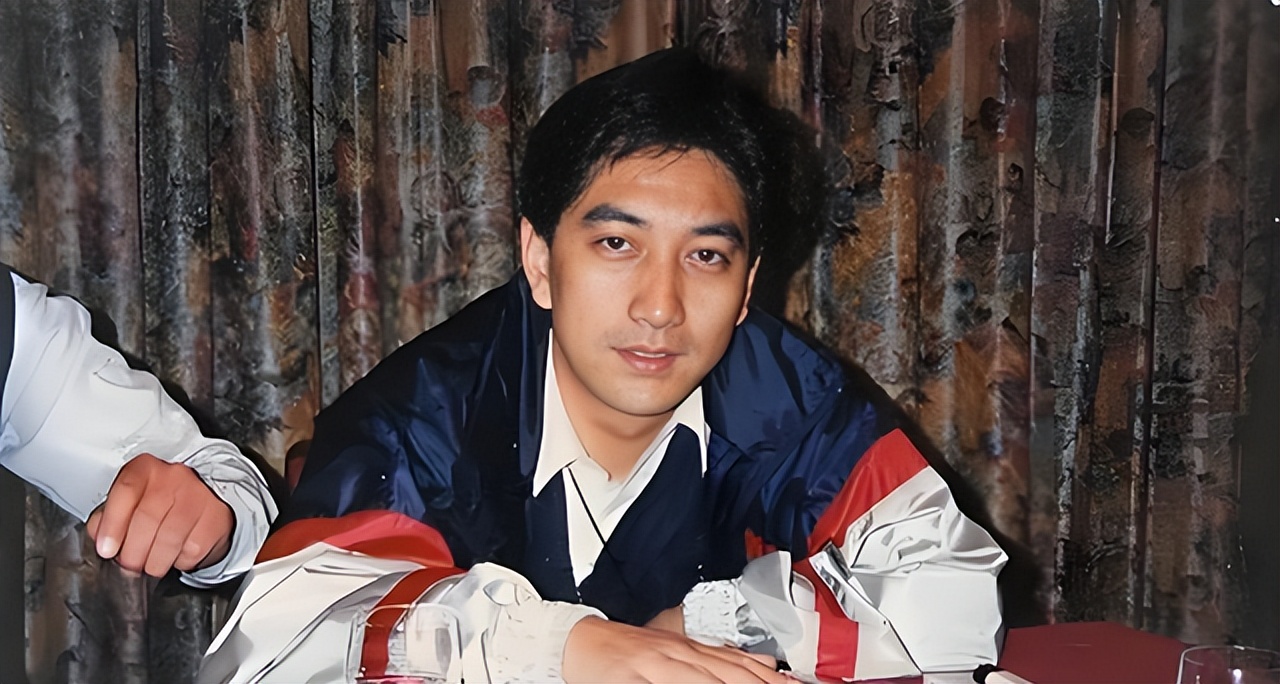 水均益高调回国，狂吃美食享受生活，二婚妻子杨迪现状曝光