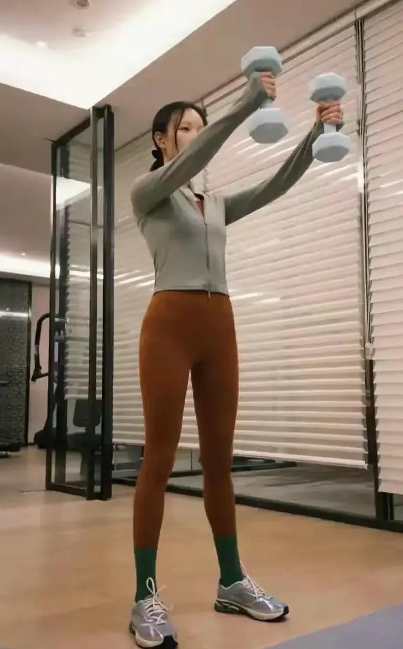 倪妮晒健身日常，身材太吸睛！