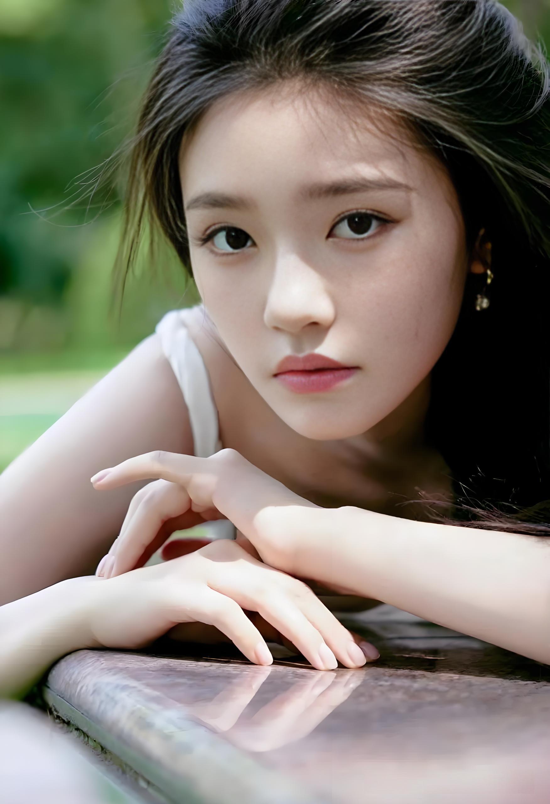 反差这么大的吗？单看名字以为是两个人，实则是同一人