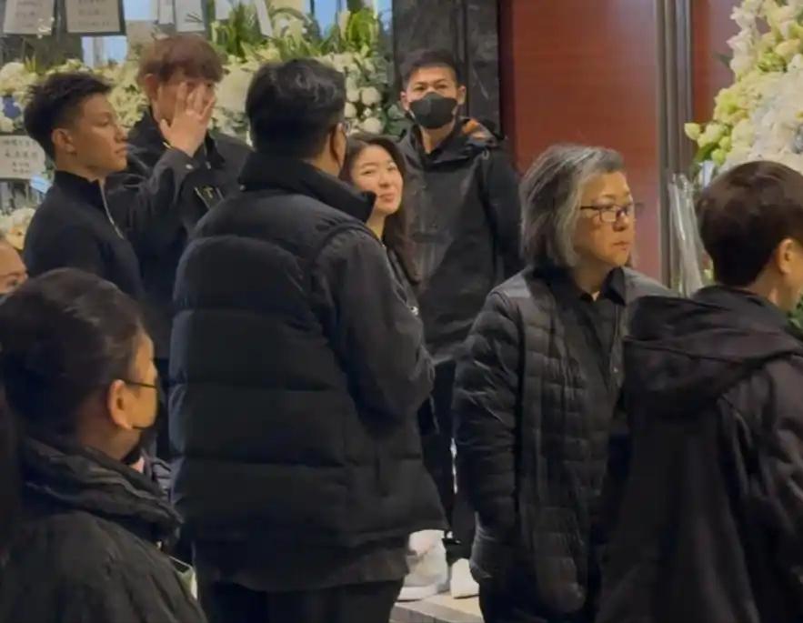 许绍雄出殡，众星相送：佘诗曼憔悴现身，林子祥满眼不舍