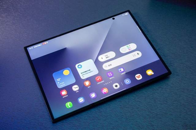 三星Galaxy Z TriFold真機圖賞：這次的三折疊，與眾不同