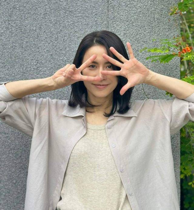 TVB前花旦与好友同框