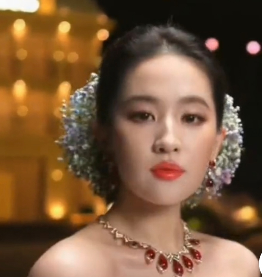 一支满天星的时尚风暴:刘亦菲如何唤醒东方美学共鸣