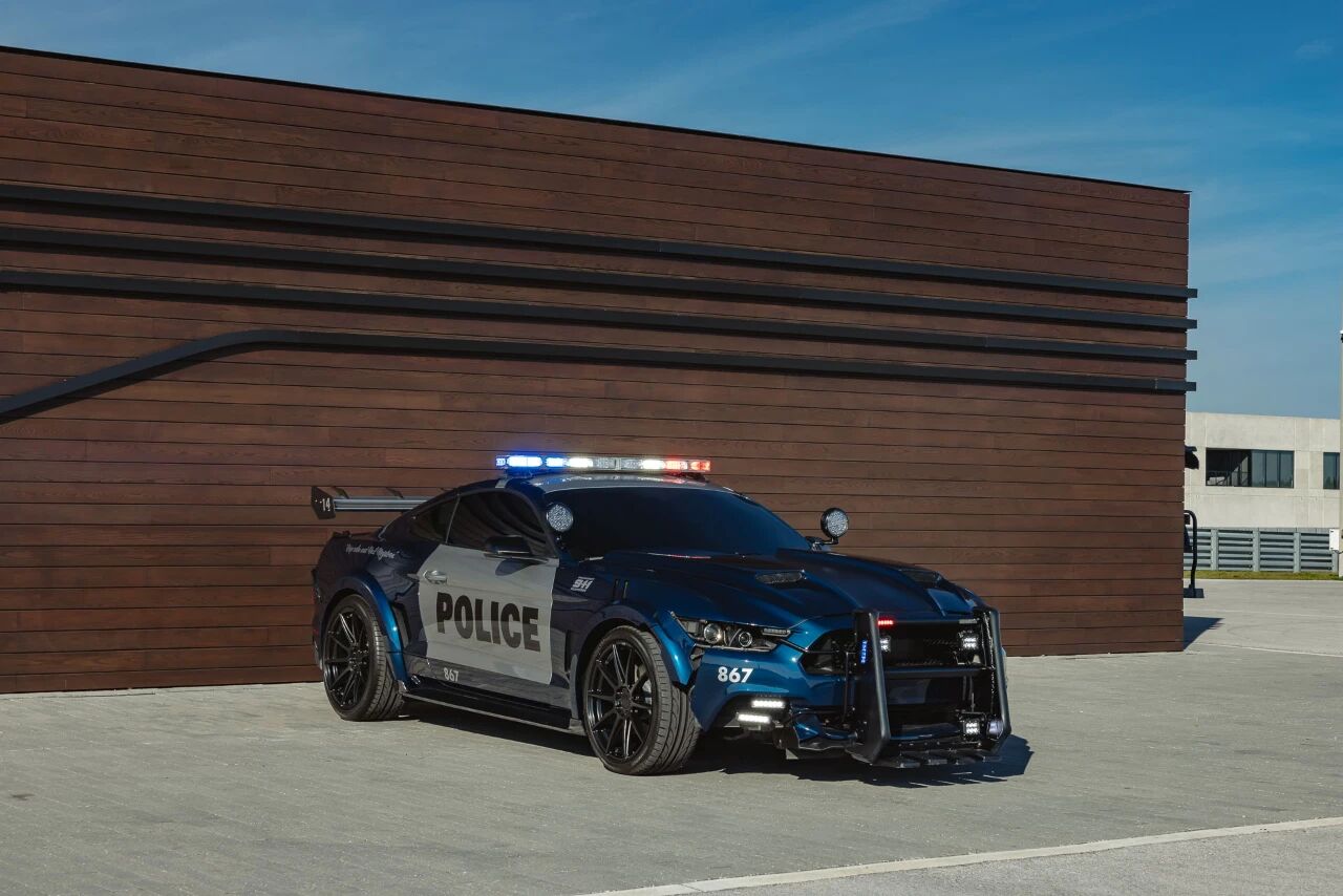 从银幕反派到收藏圣物，电影《变形金刚》里的福特野马霸天虎警车想要吗？