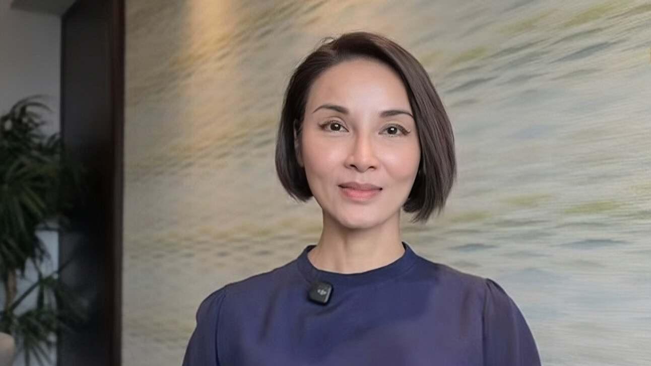 香港知名混血女星宣布复出，不介意老公有过婚史，将继子继女视如己出