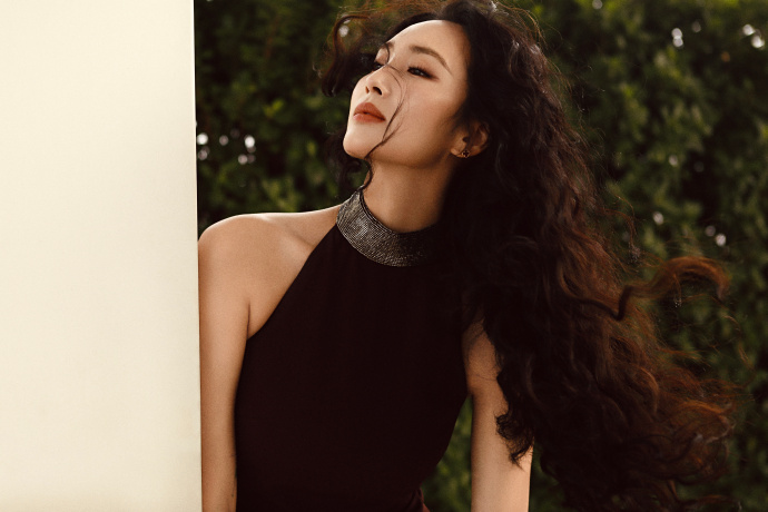 王紫璇今日份营业写真，高贵气质优雅冷艳