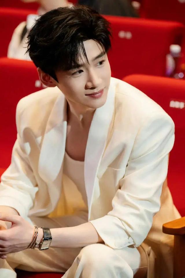 从国民初恋到亚洲内容最佳男主角，白敬亭的情史又被扒