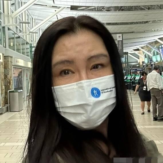 58岁王祖贤罕见露面吓坏网友：眼睛怎么这样了？整容失败！