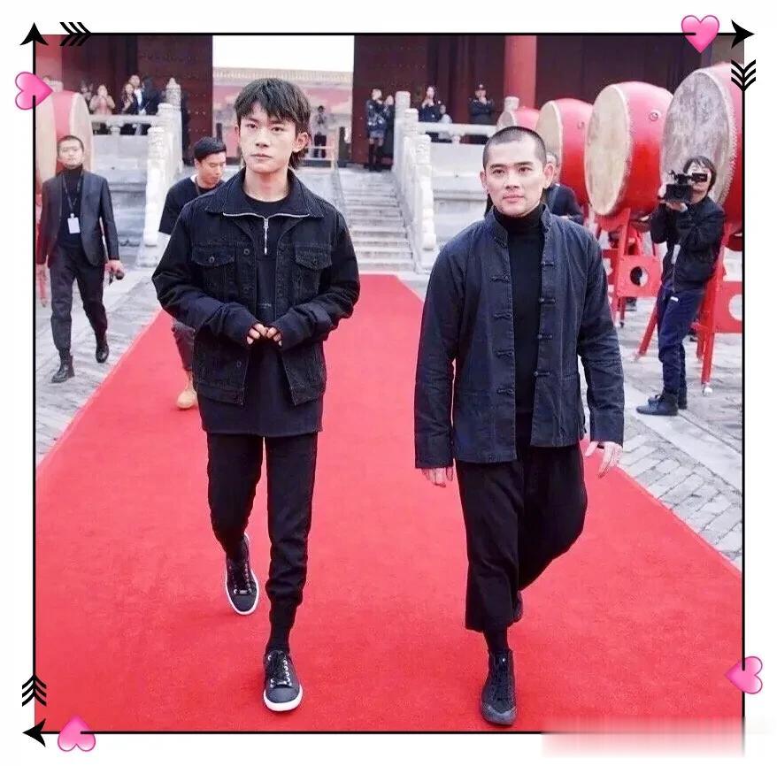 李湘回湖南老家,晒与知名雕塑师合影,穿长款皮草,气场强大!