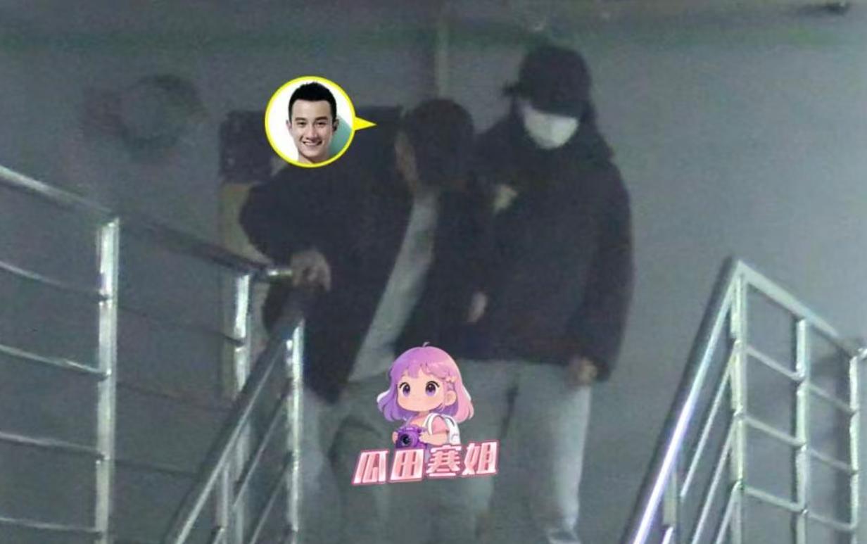 文章带女友见母亲，喝太多醉酒站不稳，靠女友搀扶下楼好恩爱