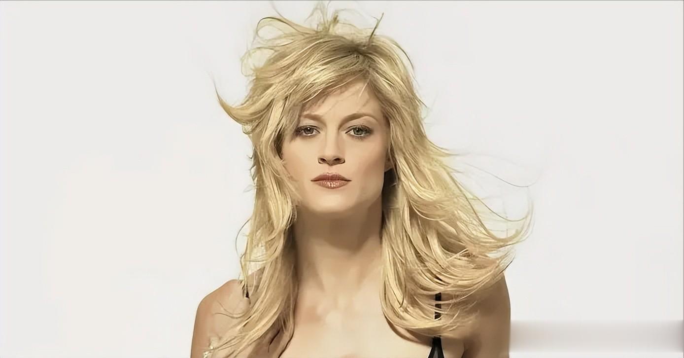 美国知名女明星，身材火爆长相甜美，粪便满屋遭房东起诉