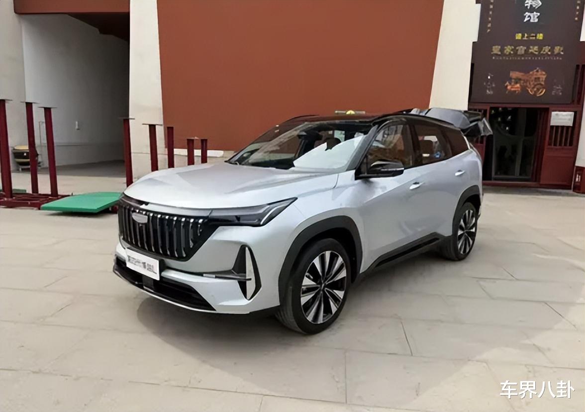 五月上市剧透！第四代博越L实拍：前脸大改+三屏联动，动力不变？