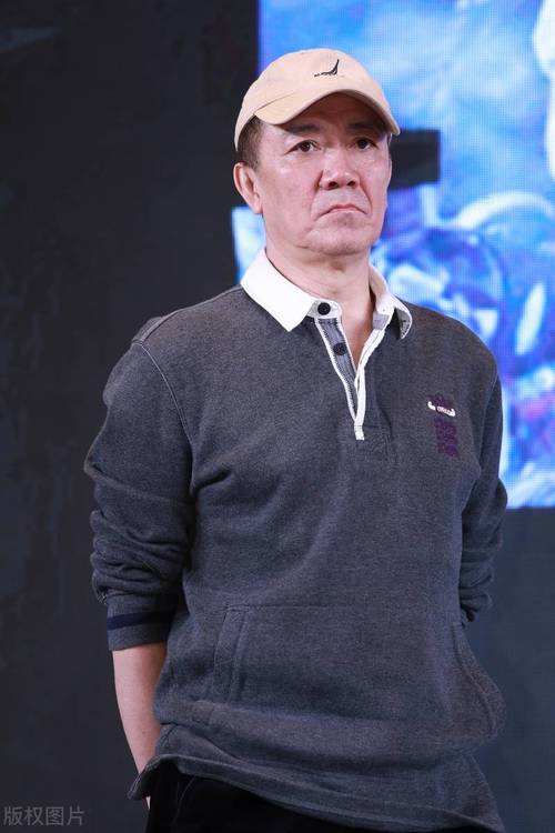 人民日报亲自点名,67岁李幼斌再破天花板,让整个娱乐圈沉默了