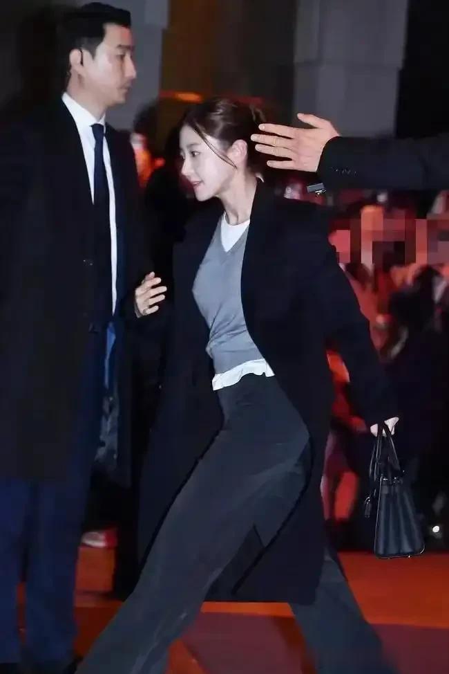 金宇彬申敏儿大婚，金泰梨孔孝真等4位女星惊艳亮相，恍若红毯秀