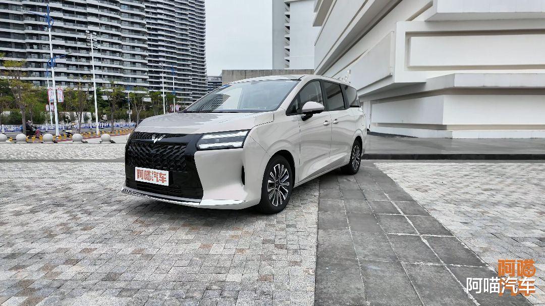 人民的MPV该是啥样？五菱星光730开起来如何，喵哥告诉你试驾体验