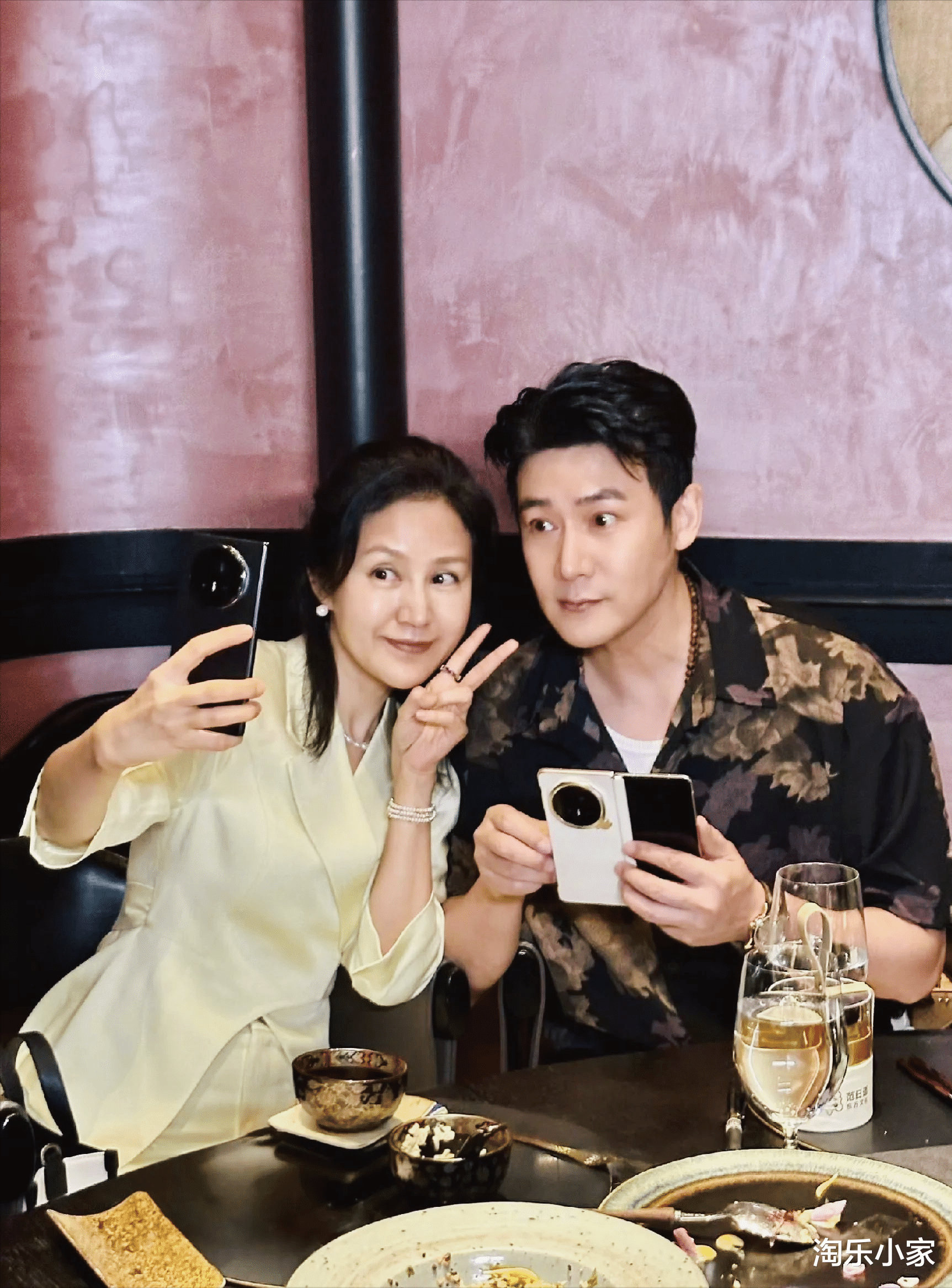 鲍蕾48岁生日,陆毅挂满家庭合照,贝儿神颜碾压妹妹?酸了酸了!