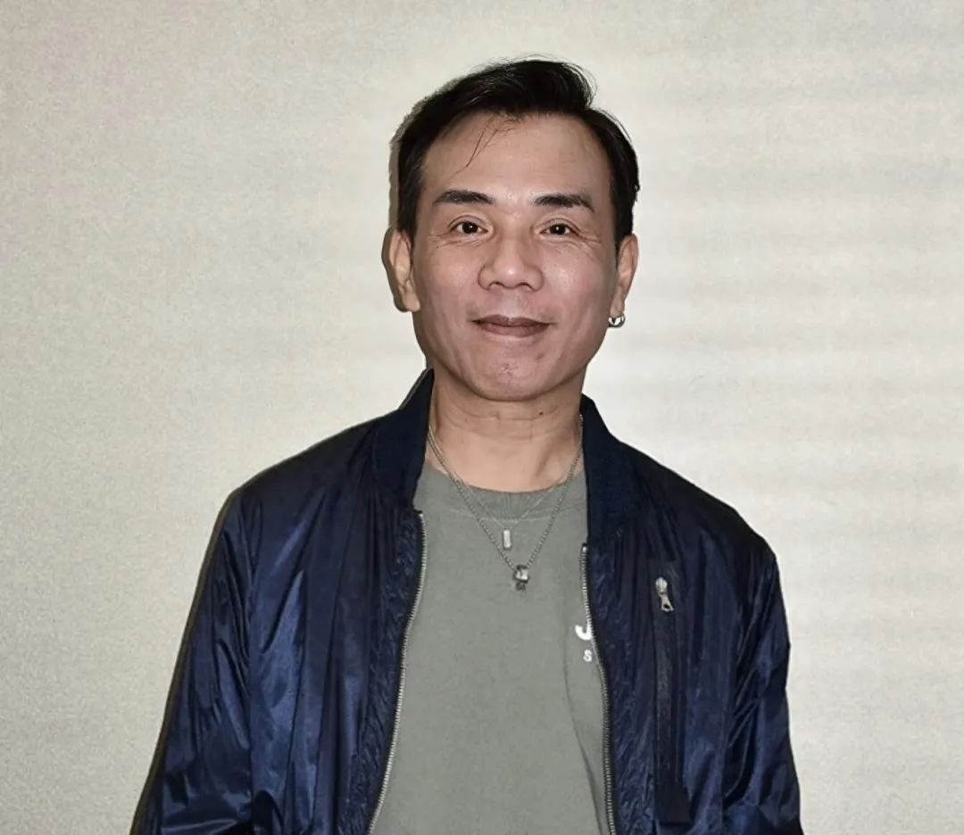 突传死讯！香港知名歌手李国祥因病离世，与同性男友交往11年分手