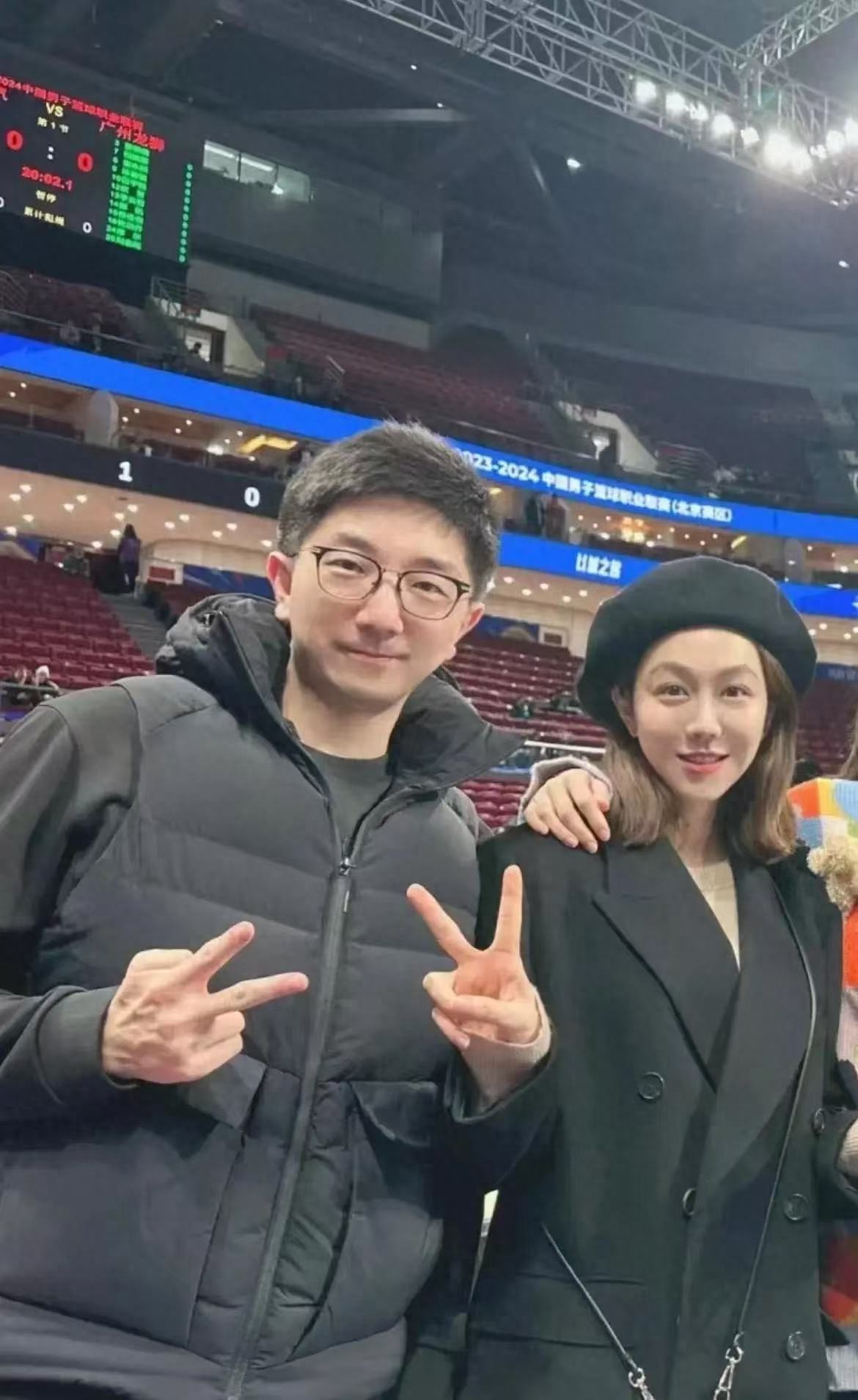 姜妍外甥女晒家宴合照！两人同框都是美女，身后豪宅很大气很高级