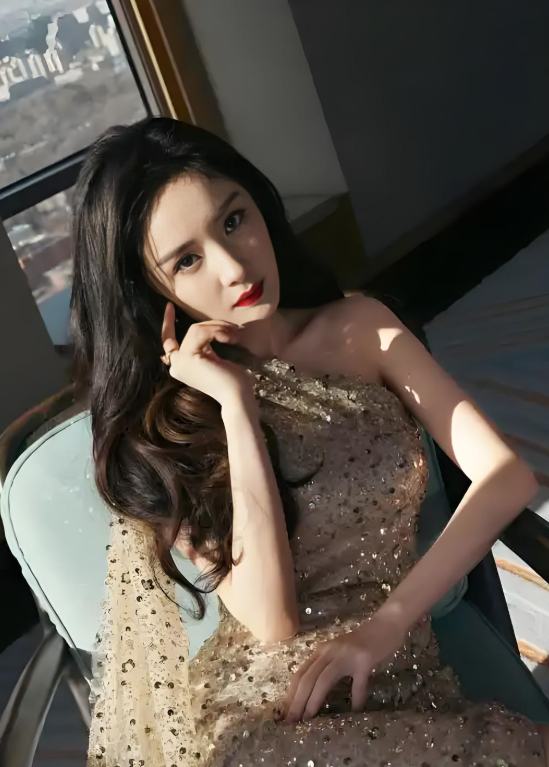 仅一个动作就口碑暴增，离开嘉行2年的杨幂，给娱乐圈人上了一课