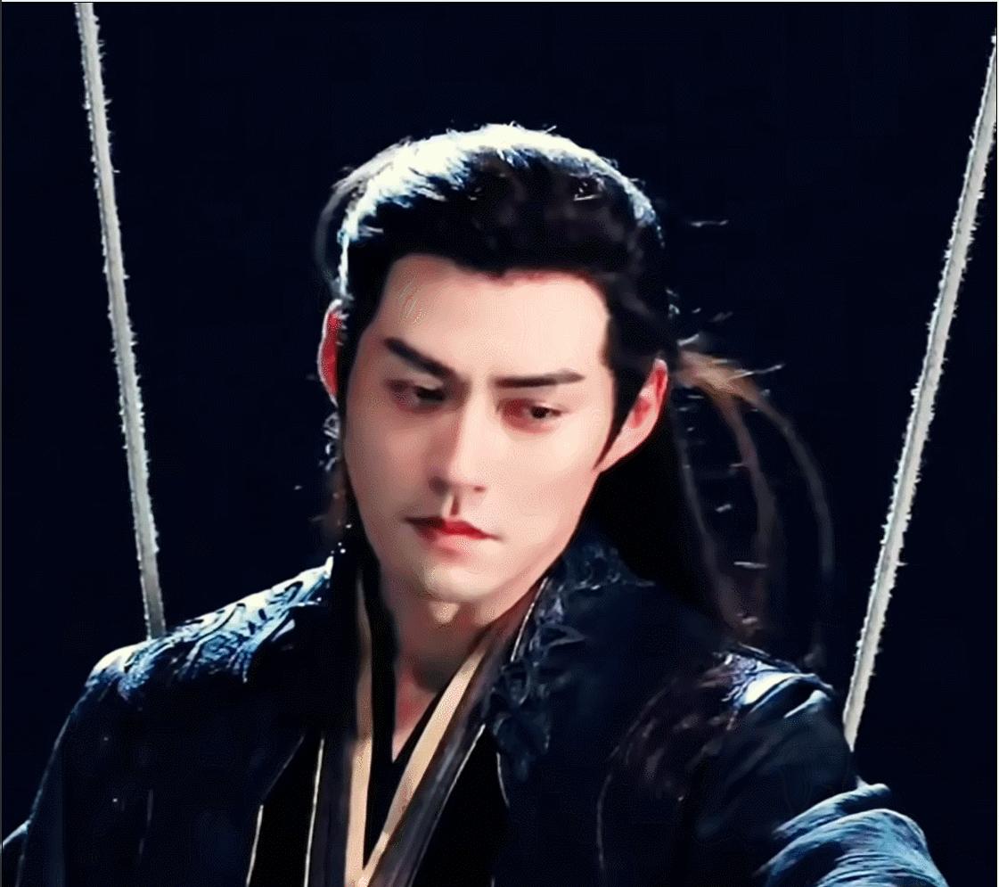 严宽36岁与陆毅同框，揭示“建模脸”真相，骨相竟如此完美